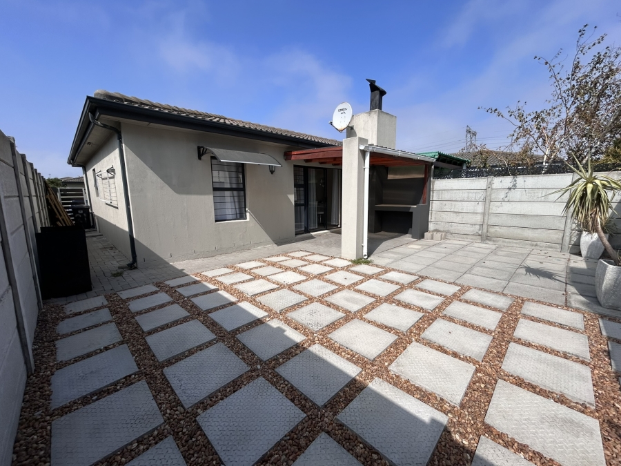 To Let 2 Bedroom Property for Rent in Parklands North Western Cape